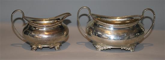 A George V silver sugar bowl and cream jug, Atkin Brothers, Sheffield, 1914, 14.5 oz.